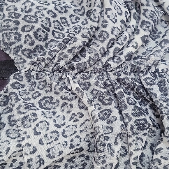 Cache Gray and Black Leopard VNeck Ruched Front Dress Size Medium - Picture 2 of 5